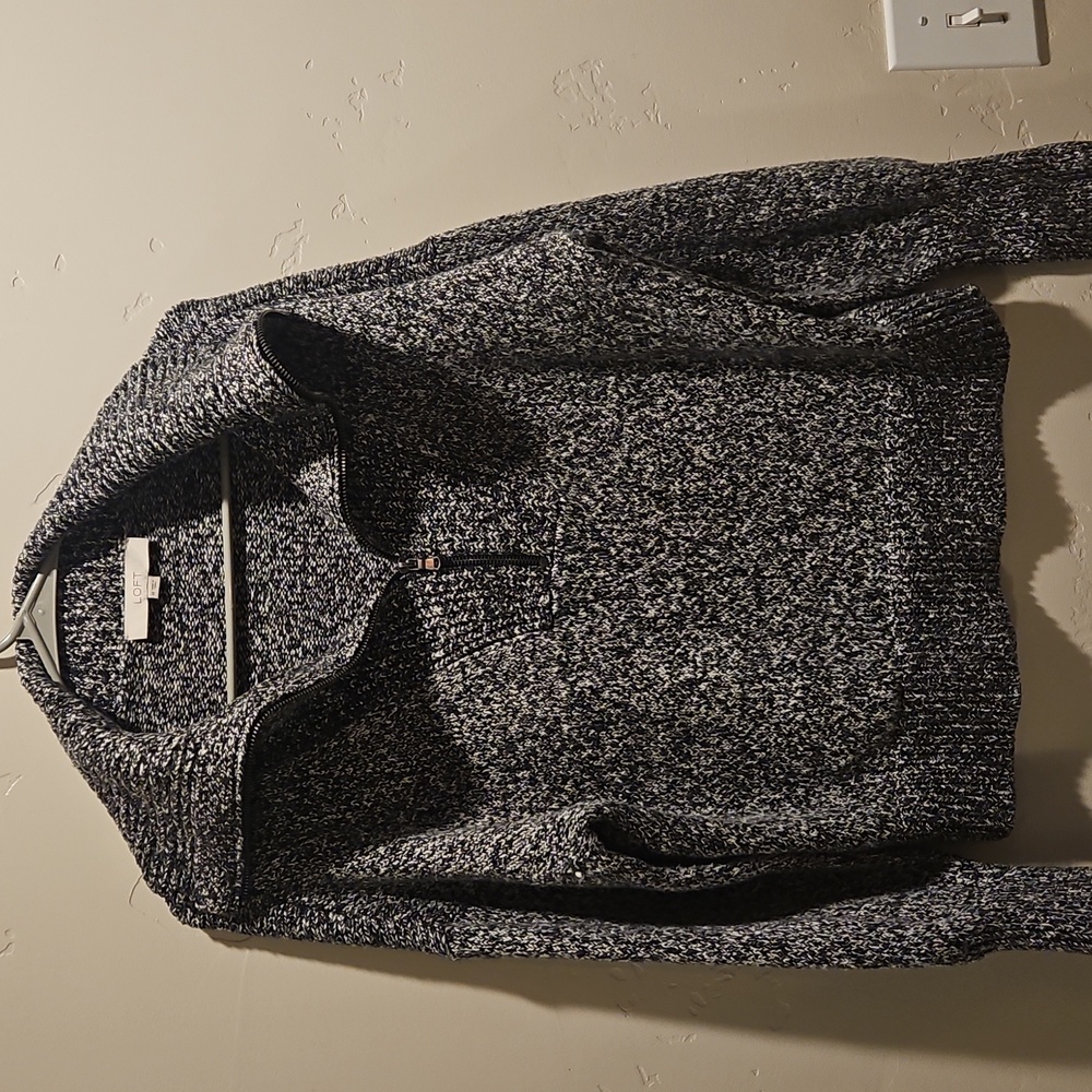 🎉3 For $15🎉LOFT Black and White Women's Sweater